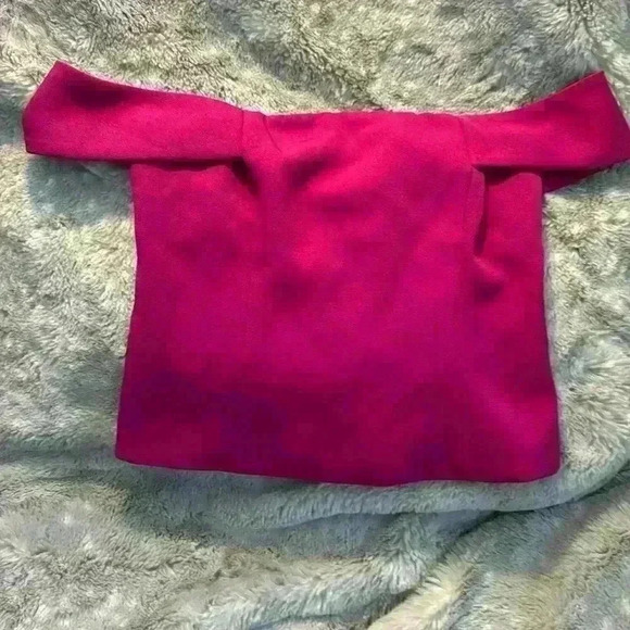 Express NWT off the shoulder top - size 6 - Picture 1 of 3